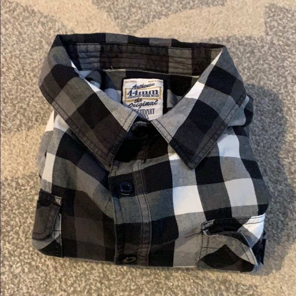 Men’s plaid button down